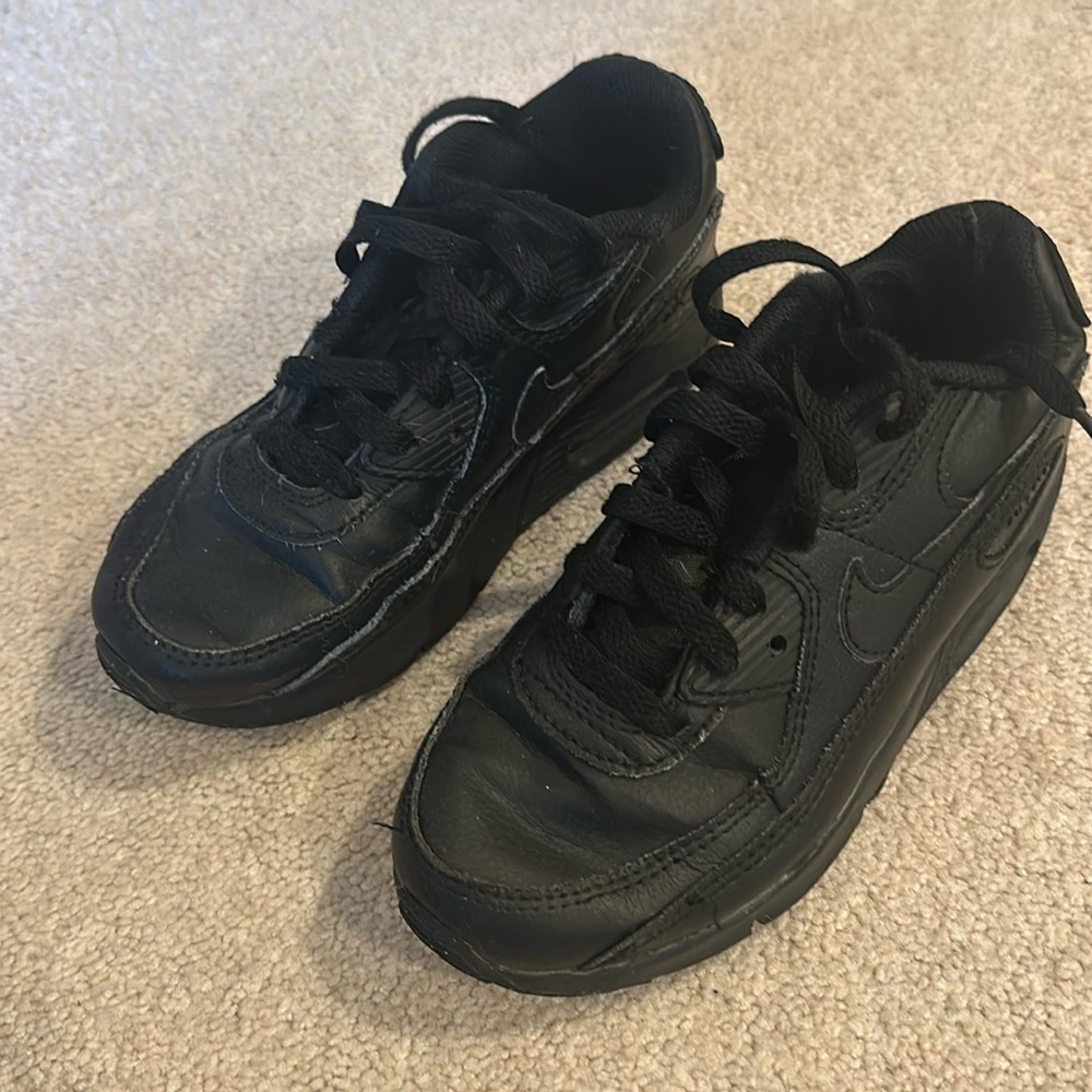 GUC Nike airmax black size 1y